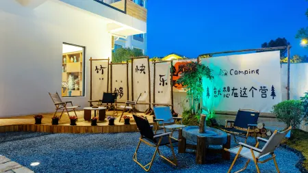 Riverside Lanshan Homestay (Taoxichuan Creative Plaza Branch) Отели рядом с достопримечательностью «Jingdezhen Ceramics University (Xinchang Campus)»