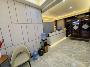 Huolin Gol Yitong Business Hotel