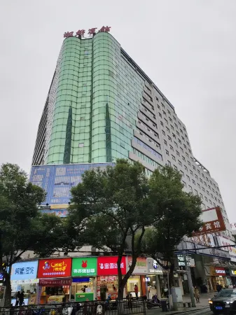 Xiangtian Hotel (Dongfeng Square) Отели в г. Сянсян