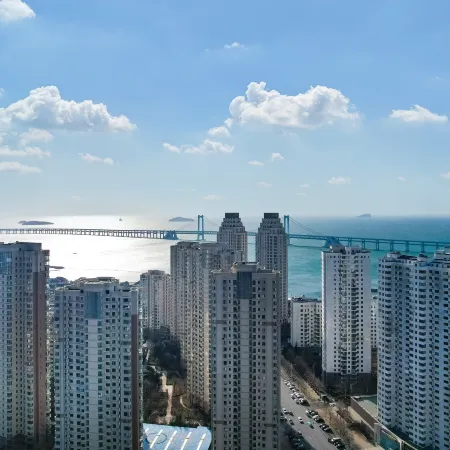 Yishan Yanhai Aprtment Hotel(Dalian Xinghai Square Shengya Ocean World )