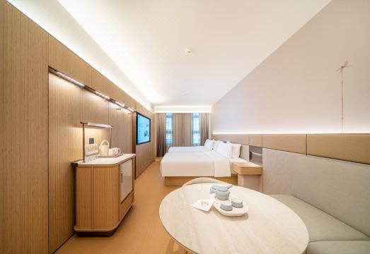 JI 호텔의 현대적인 객실 인테리어