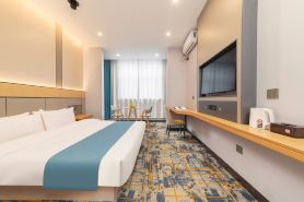 Yogurt Express Hotel (Taiyuan Wusu International Airport South Railway Station)