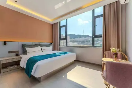 Qingyue Hotel (Yan'an Railway Station) Отели рядом с достопримечательностью «Wangjiaping Revolutionary Site»