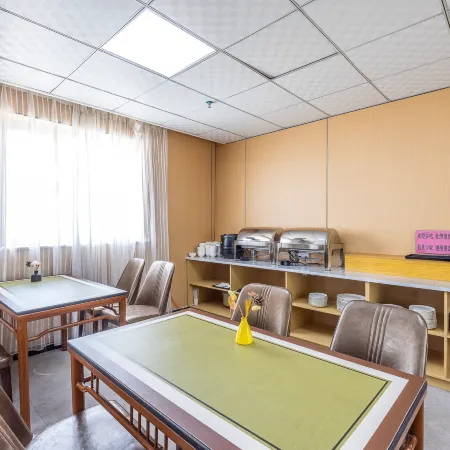Xinfeng·Silk Road Leisure Time Holiday Hotel