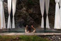 Mengyuan RESOR 360° View Hotel: Starry Pool & Hot Spring, Shili Gallery Yulong River - น้ำพุร้อน