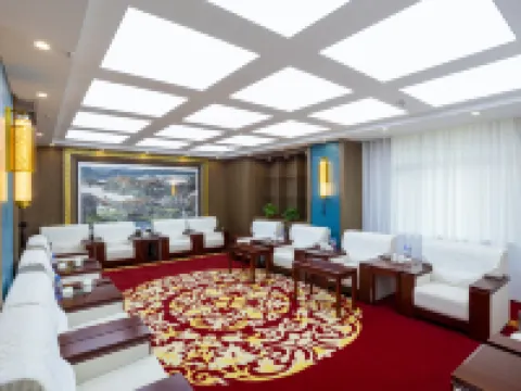 絲路金馬インターナショナルホテル(馬蹄寺観光地) 粛南ユグル族自治県のホテル