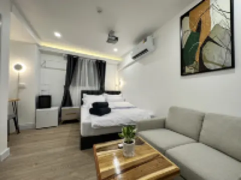 The White Den Sukhumvit 44 Các khách sạn gần The Lofts Ekkamai