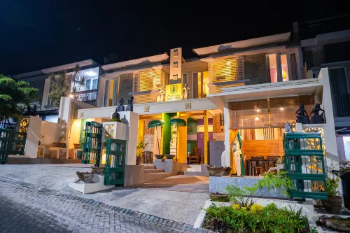 Dhanesvara Holistic Villa Batu - สระว่ายน้ำส่วนตัว