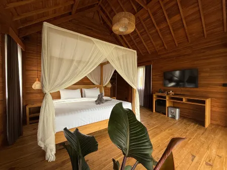 Taman Swarga Villa Resort & Spa Sidemen Отели рядом с достопримечательностью «Klungkung Temple»