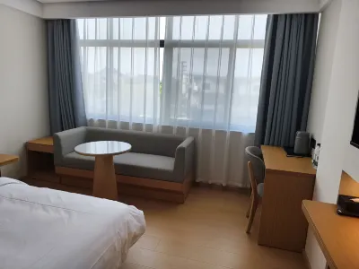 Taizhou Quanjise Hotel Hotel di Qin Lake Wetland Scenic Spot