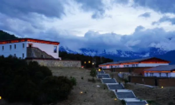 徳欽高山别庄 · 梅里ホテル