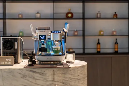 Royal Maple Hotel (Chengjisihan Square Branch) Отели рядом со станцией Hailar Railway Station