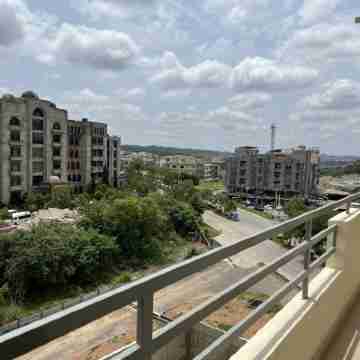 Luxury Apartment Near Giga Mall Rooms