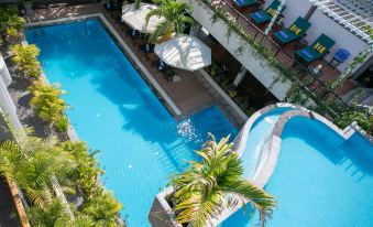 Cambana La Riviere Hotel