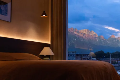 如初見雪山全景私湯泡池飯店（白沙古鎮店）