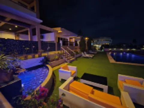 แวร์เดวิว วิลล่าส์ โรงแรมในเปอร์โตกาเลรา