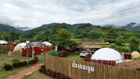 Pua The Moon Отели рядом с достопримечательностью «Wat Ratchada»