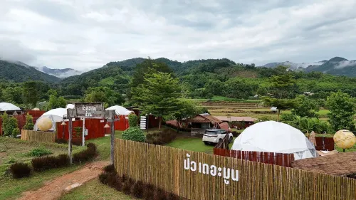 Pua The Moon Hotels in Pua