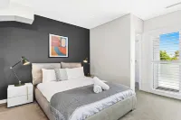 Convenient 4Br with Private Pool Close to Airport فنادق في Rosebery
