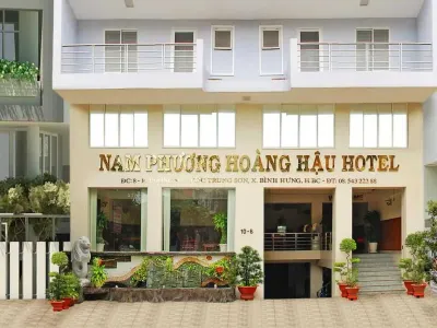 Collection O Nam Phuong Hoang Hau Hotels near Chùa Pháp Tam
