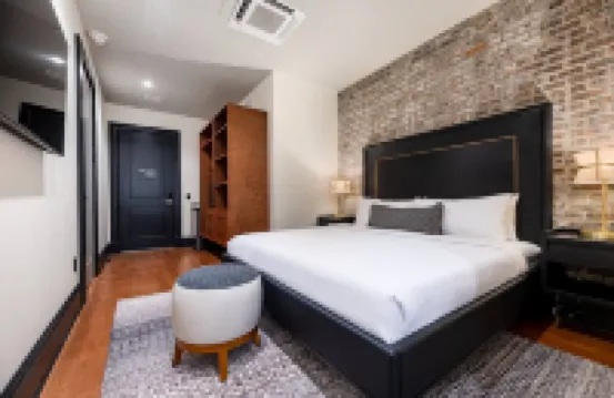 Cozy Studio Steps to French Quarter | The Mayfair