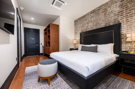 Cozy Studio Steps to French Quarter | The Mayfair