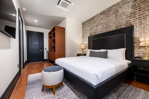 Cozy Studio Steps to French Quarter | The Mayfair