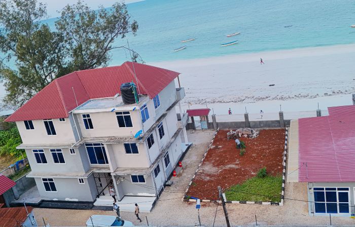 Uroa Beachfront 2BR • Balcony • Free Wi-Fi