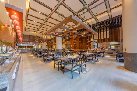 Huitang Huatian City Hot Spring Resort Hotel Отели рядом с достопримечательностью «Huitang Huatian City Hot Spring Resort»