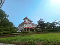Elong Hotel (Beijing Shijingshan Gucheng Subway Station) Hotels near Shijingshan