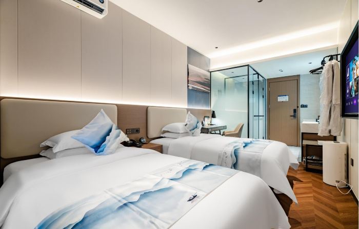 Sakura Light Luxury Hotel (Luohe Xintiandi Pedestrian Street)