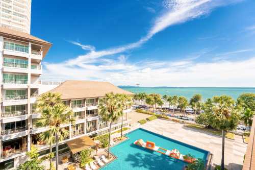 Welcome World Beachfront Resort Pattaya - Family Friendly