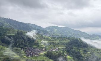 Mountain Whisper & Blooming Verse Scenic View Inn (Zhaoxing)