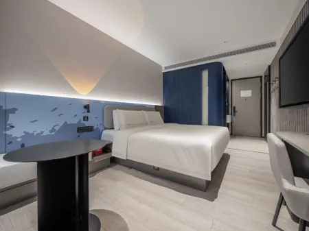 Qingju Nanjing Deji Plaza Zhujiang Road Отели рядом с достопримечательностью «Nanjing University Gulou Campus Suzhe Playground»