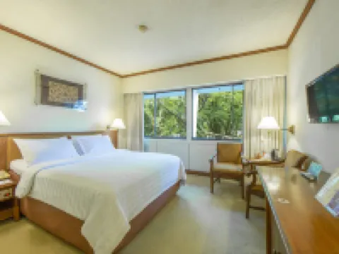 Elmi Hotel Hotels in Genteng