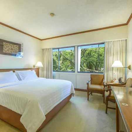Elmi Hotel