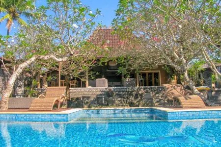 UMAH D'KALI - private villa - 2 to 20 people Отели рядом с достопримечательностью «Super Badut Jogja»