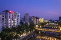 Yunfu Yifeng Hotel