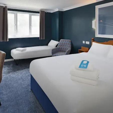 Travelodge Plymouth Derriford Отели рядом с достопримечательностью «Торговый центр "Марш-Миллз"»