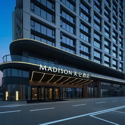 Madison Hotel (Yibin Hejiangmen Yangtze River Park) Hotels in de buurt van Zhenwu Mountain