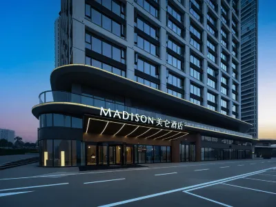 Madison Hotel (Yibin Hejiangmen Yangtze River Park) Hotels in Yibin
