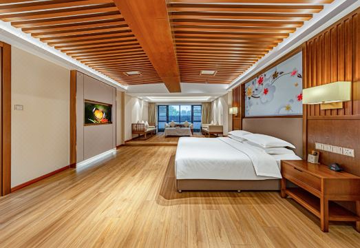 스타레이 후롱 센추리 호텔