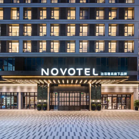 Novotel Shanghai Xuhui Riverside Отели рядом с достопримечательностью «Храм и пагода Лонхуа»
