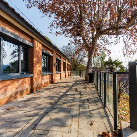 Longjing Yingxiang Homestay Collection (Qianshan Xuehu Store)