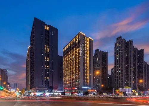 QININ HOTEL