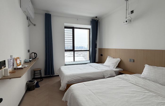 Hongxia Homestay (Zhoukou High-Speed Rail East Station)