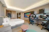 Leishen E-Sports Hotel (Xinyang Daxin Plaza)