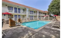 Motel 6 Pinole, CA