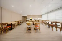 Yangzhou Slender West LakeQingman Hotel