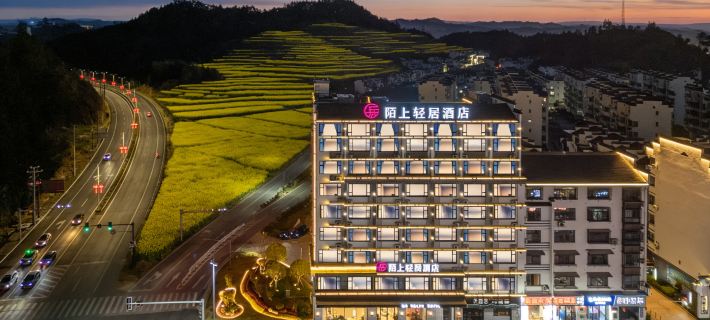 Moshang Qingju Hotel (Wuyuan High-speed Railway Station Wunvzhou Resort Branch) Hotels in Wuyuan